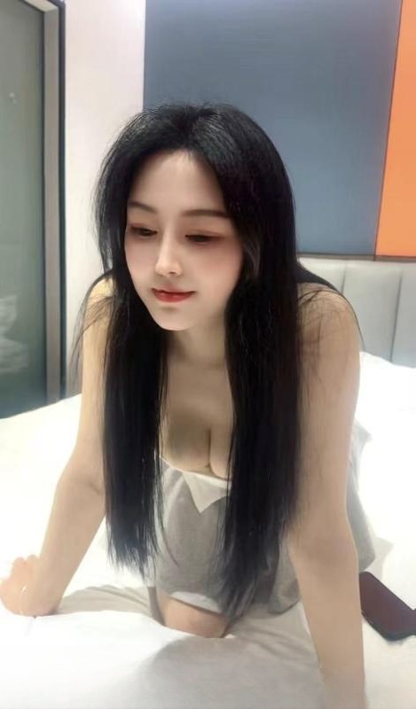 新区大奶美女 图 2
