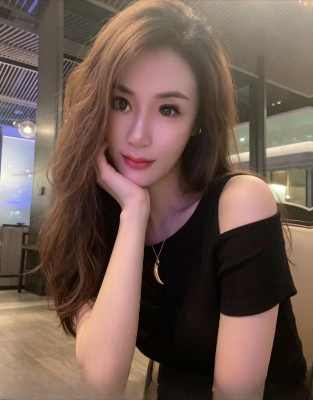 长腿巨奶美少妇