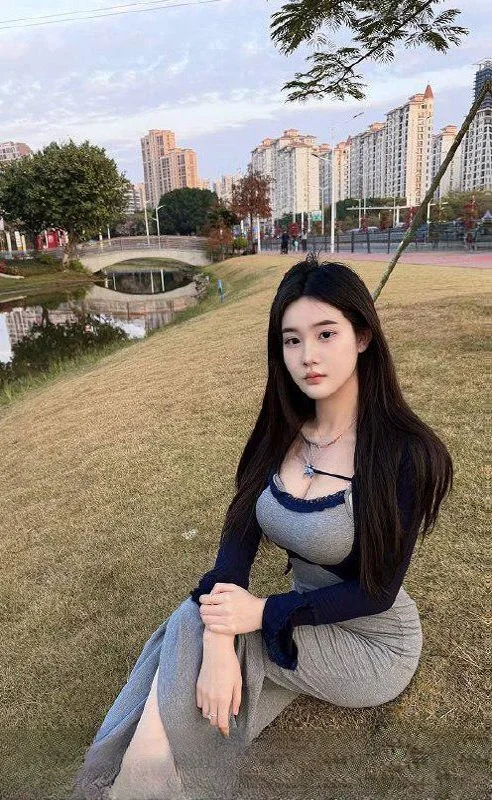 D奶妹一线天很哇塞 图 2