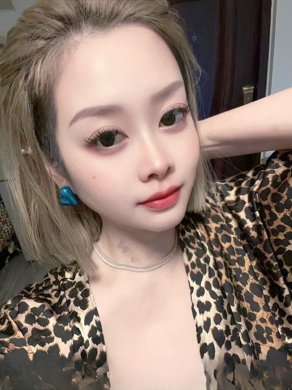武侯娇小翘臀奶糖
