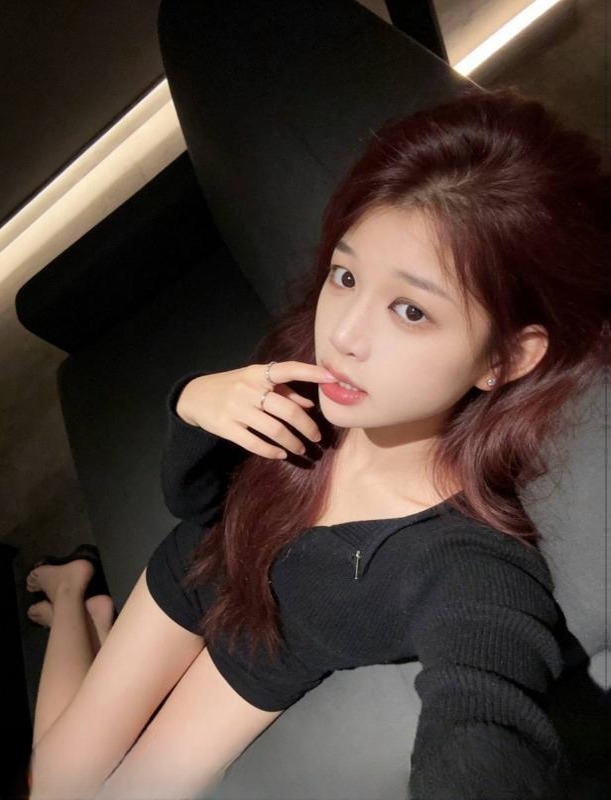 肤白貌美颜值长腿老师