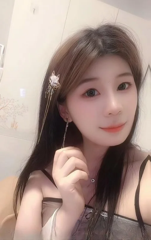 翘臀女友系小姐姐 图 2
