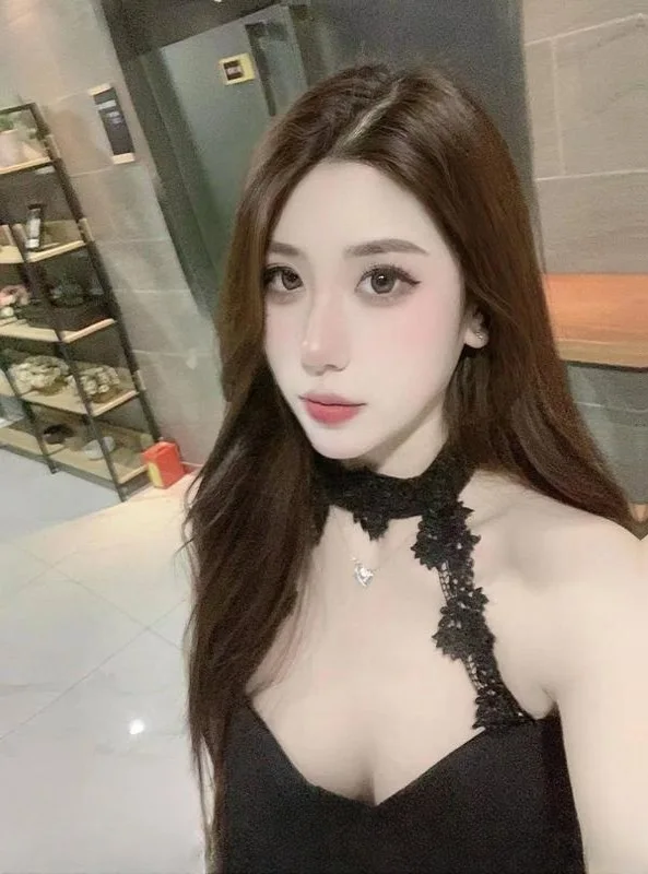 天河肉感十足李菲迪