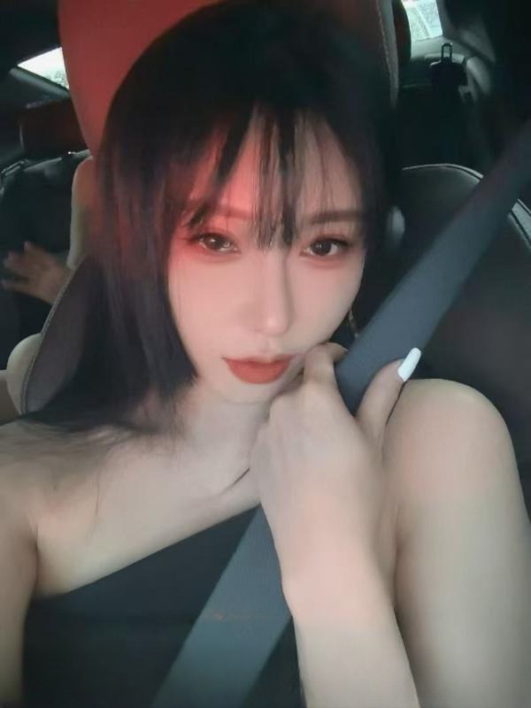 高挑性感长腿颜值妹子 图 2