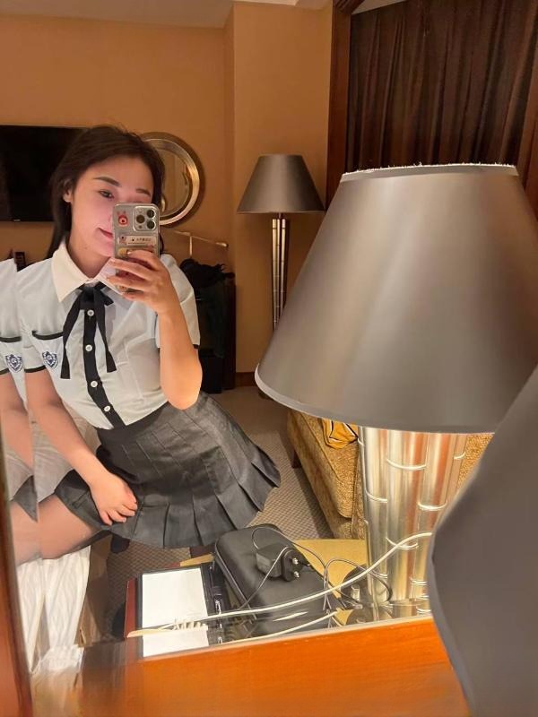 大胸女友颜值茶茶 图 2