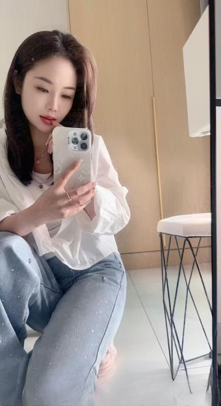 短发美乳御姐 图 3