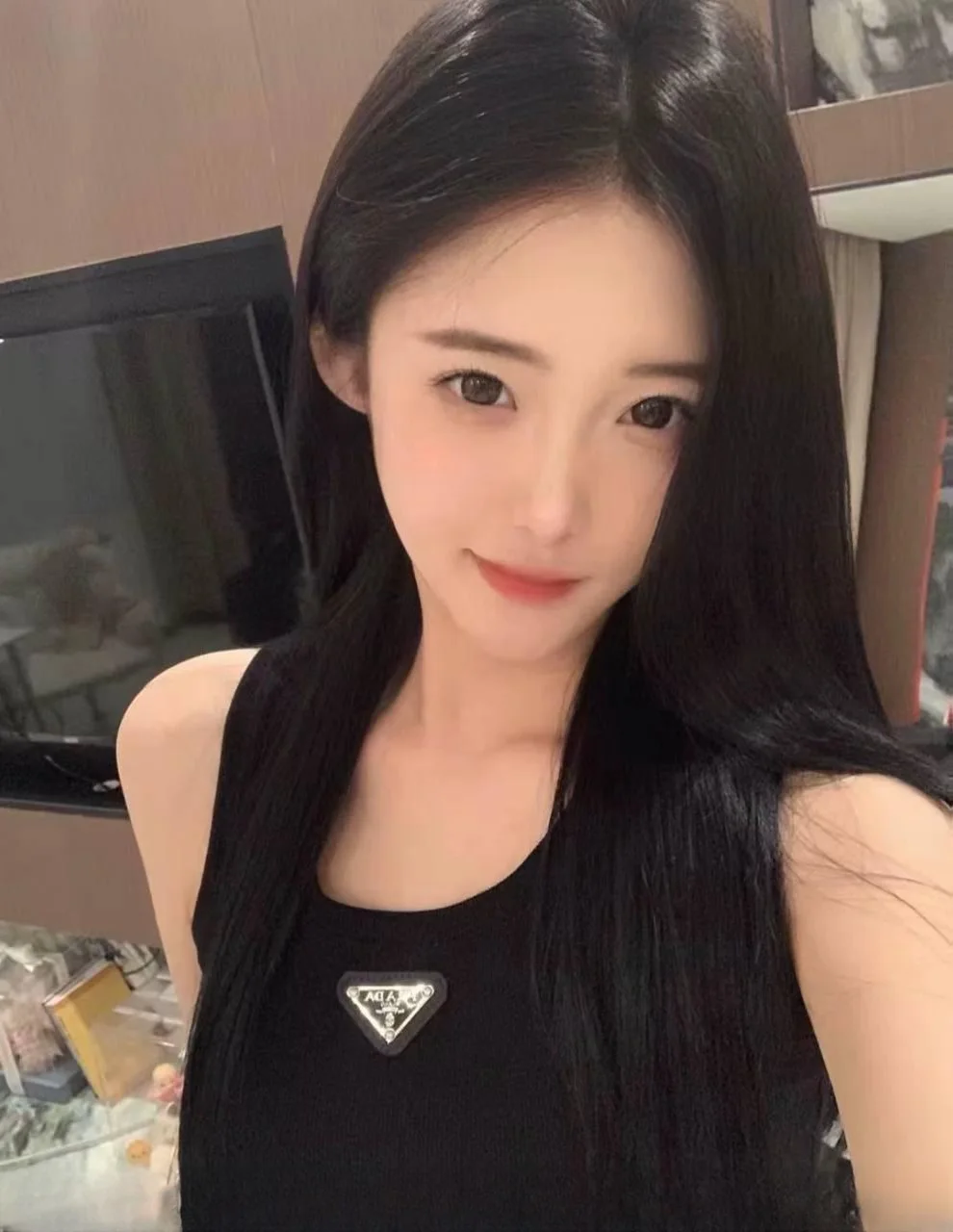 肤白貌美气质美女