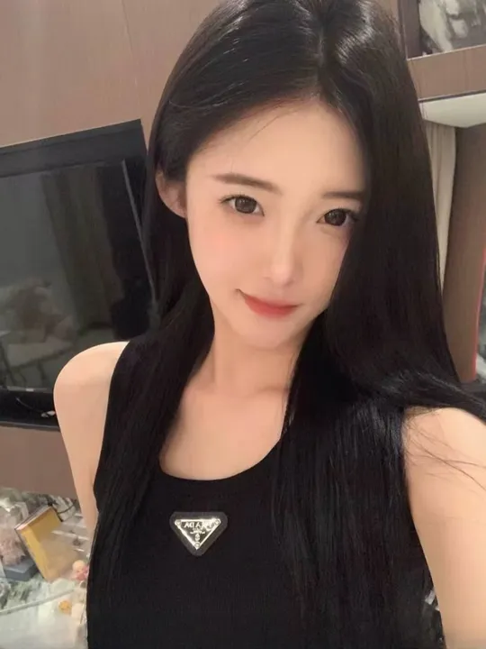 肤白貌美气质美女