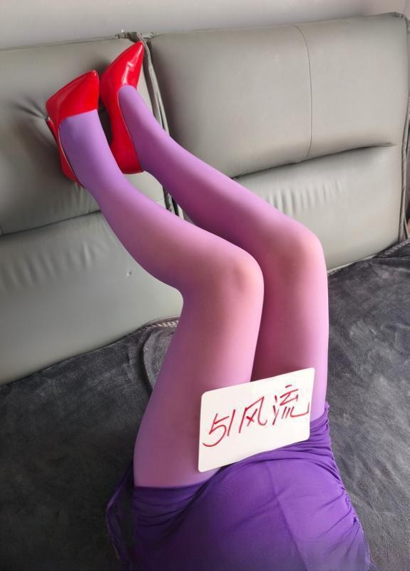 临平长腿制服欲姐 图 2