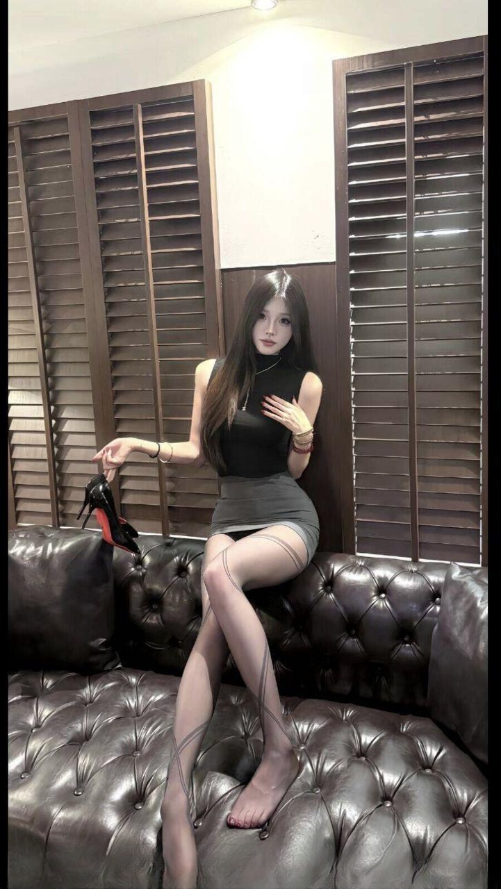 粉嫩白丝妹妹 图 2