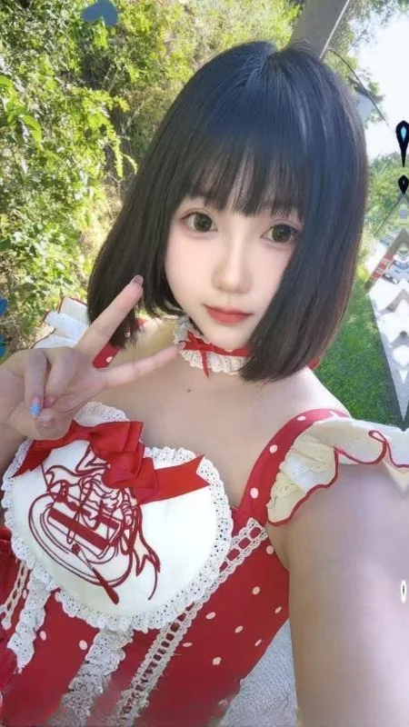 甜美短发大胸小姐姐