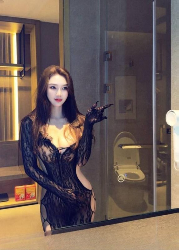 南城车模身材铭铭 图 3