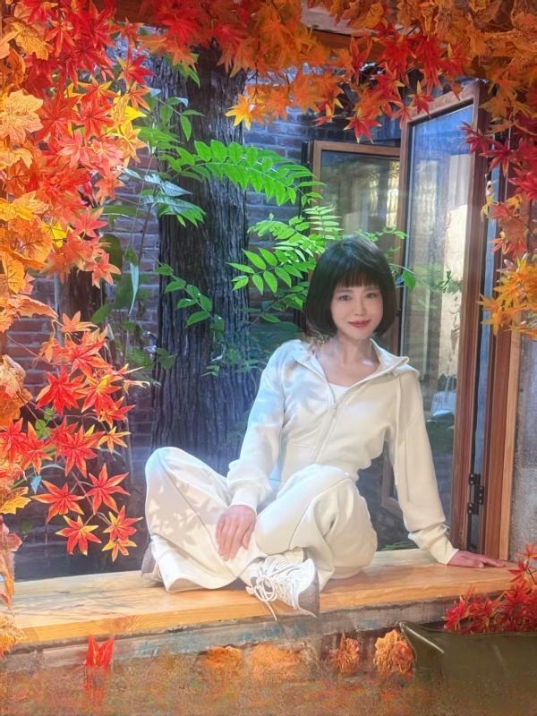 大胸翘臀风骚老师 图 2