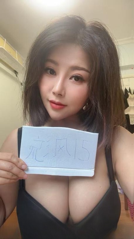 美臀邻家少妇