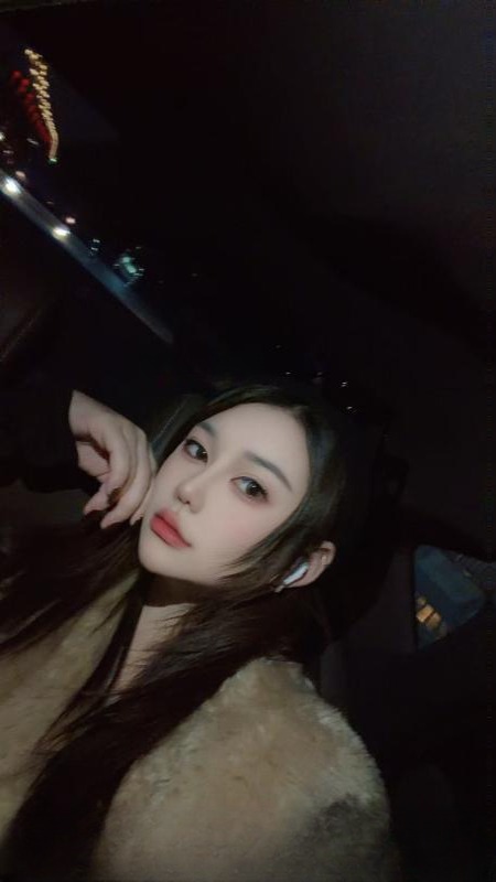 E罩杯御姐依依