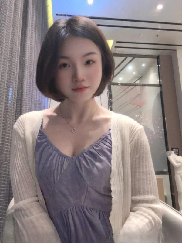 腰细屁股大兼职小姐姐 图 2