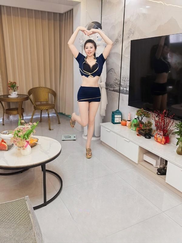 性感闷骚御姐