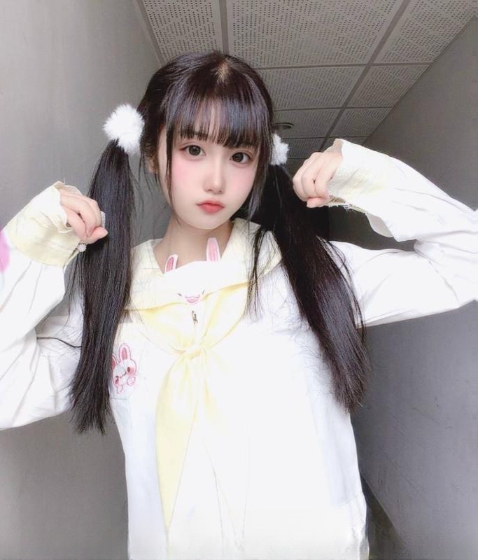 清纯二次元颜值嫩妹