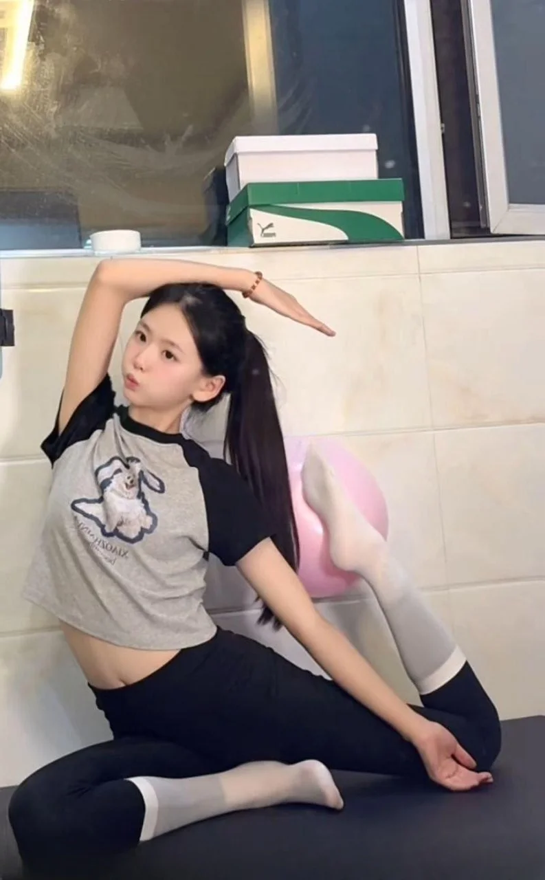 厚黑软体娇嫩欲女 图 2
