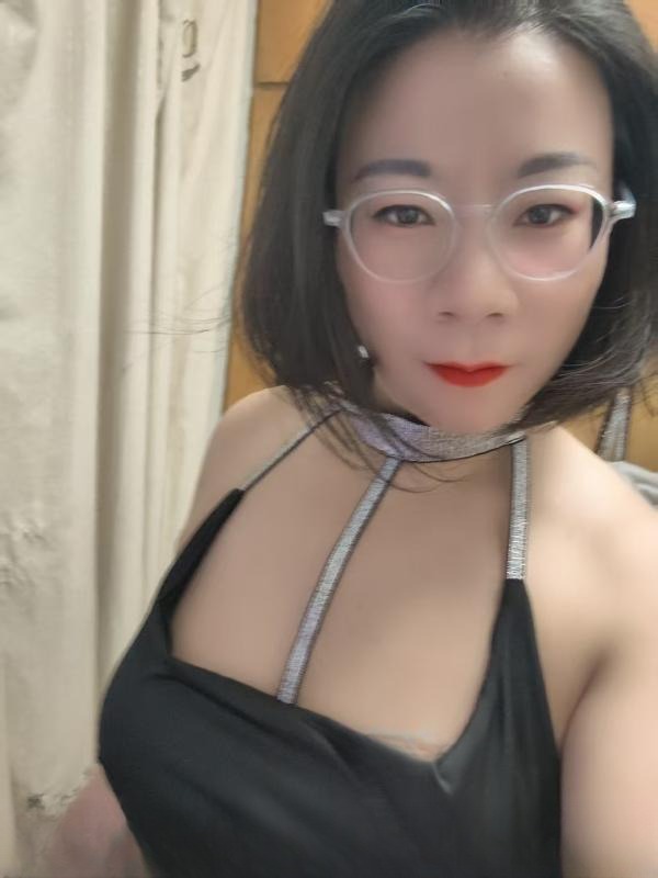 五塘骚熟女 图 2