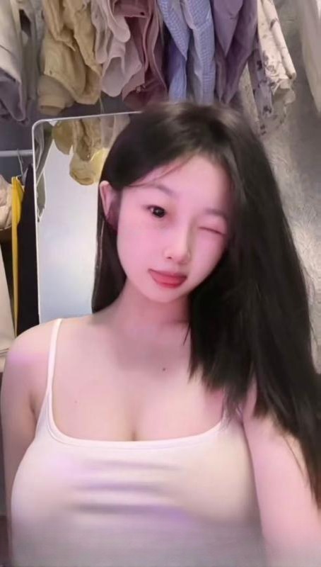 性感尤物笑笑