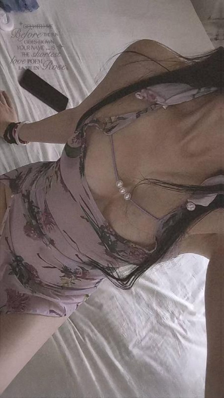身材纤细颜值服务妹子