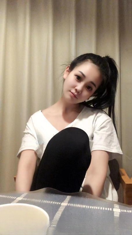 大胸彤彤
