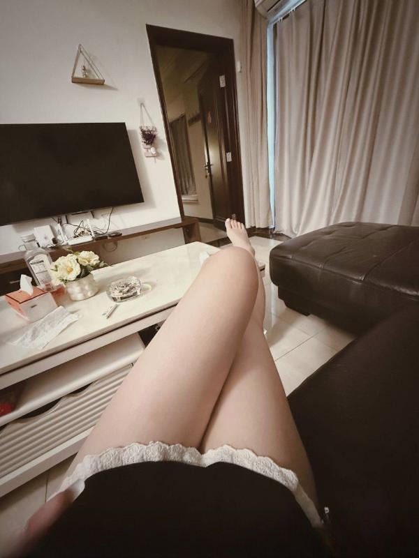 白皙皮肤大胸梦梦 图 2