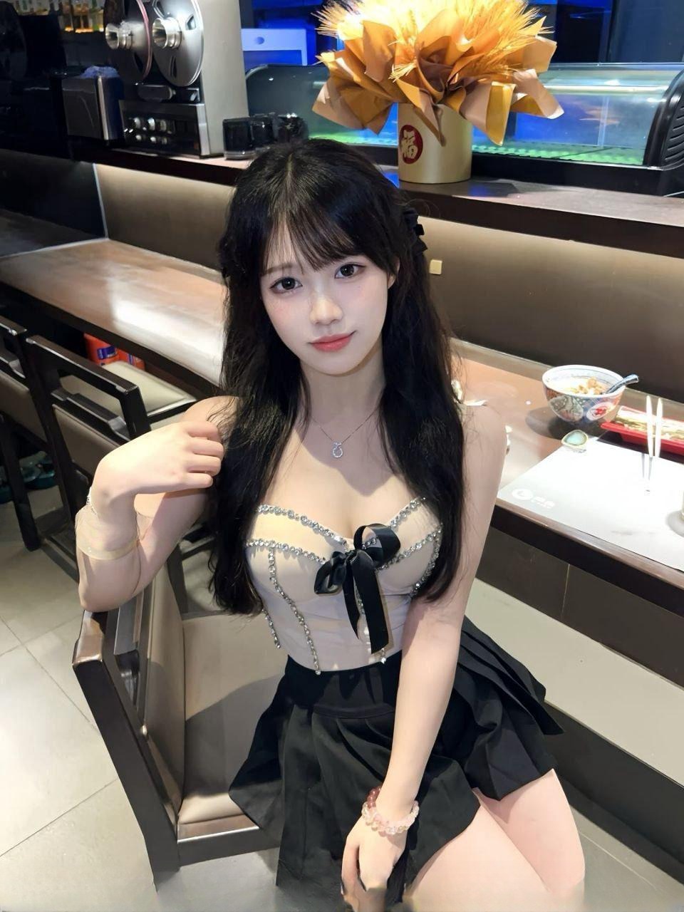 制服控兼职学妹 图 2