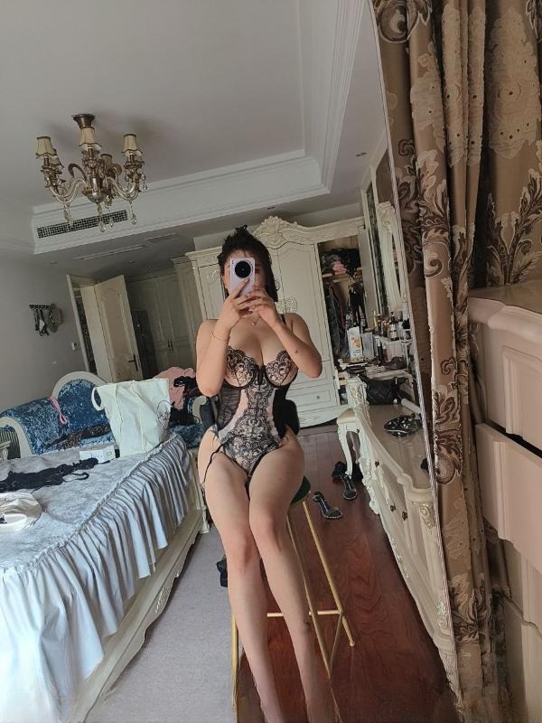 丰乳肥臀的骚妇