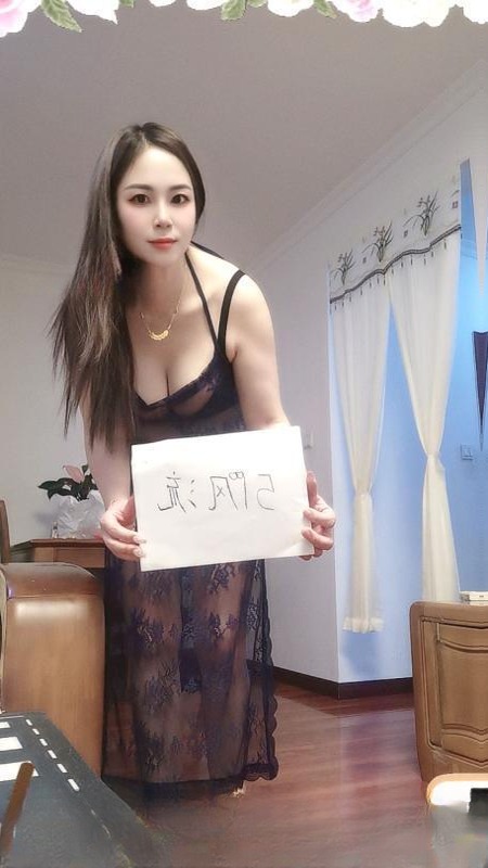 龙首大胸黑丝骚妇