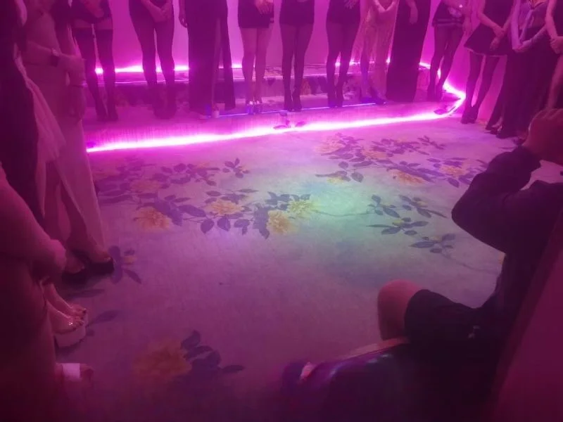 上海出击零零后大奶妹 图 2