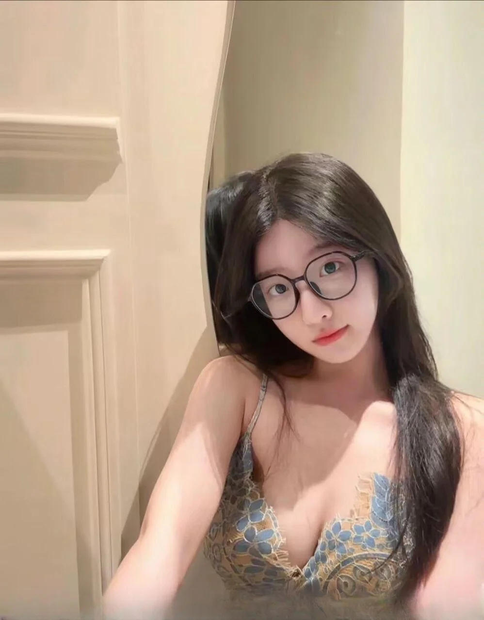 白嫩的小妹妹