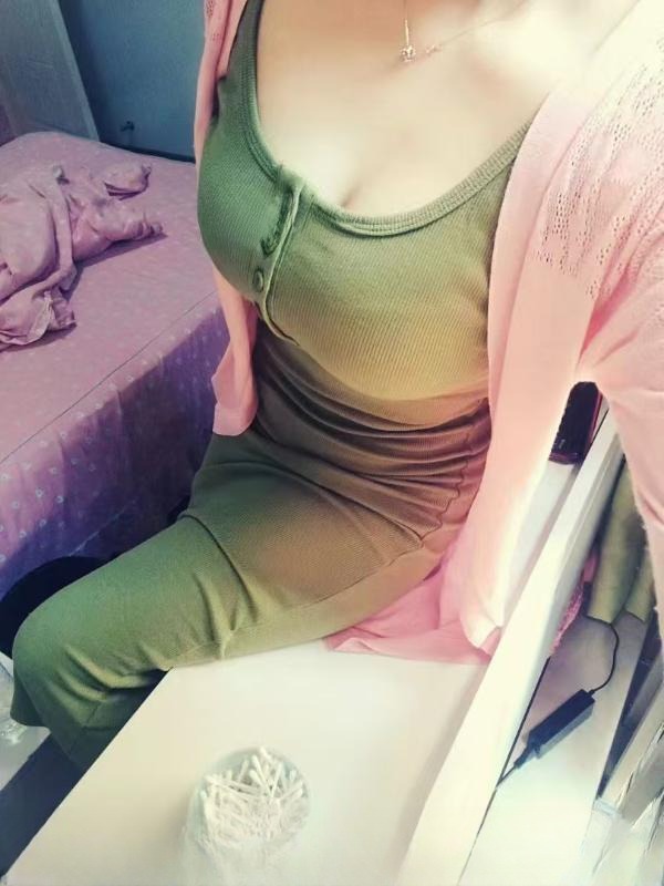 酷似明星柳岩大胸美女 图 3