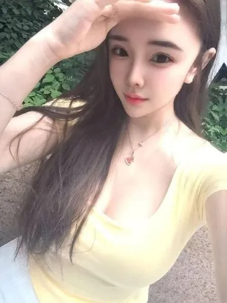肤白巨乳瑜伽御姐娜娜