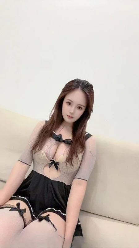 大胸妹子 图 2