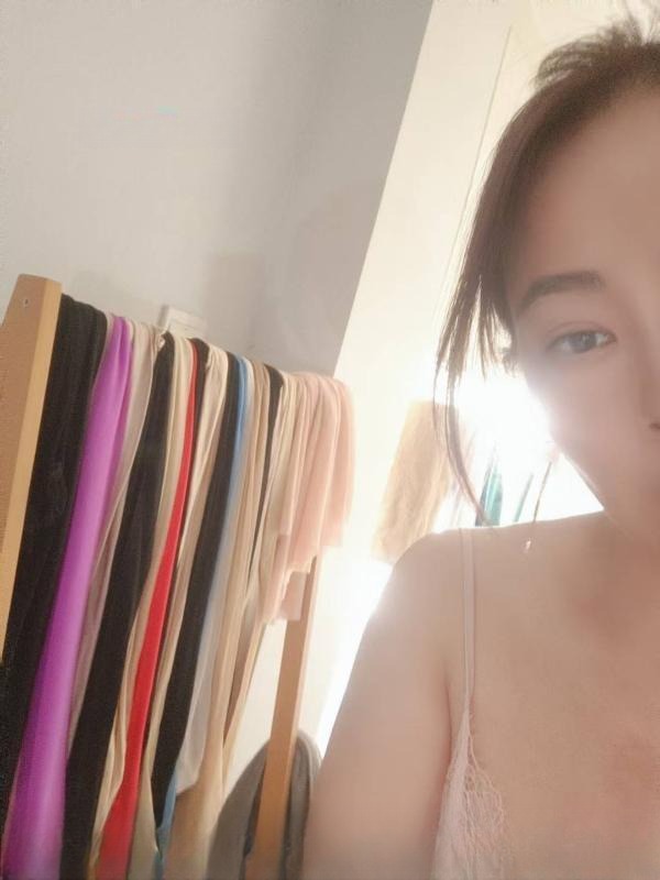 美臀小少妇 图 3