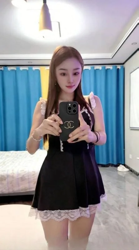 小月亮御姐一线天 图 3