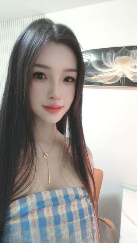 肤白美胸御姐婷儿 图 4