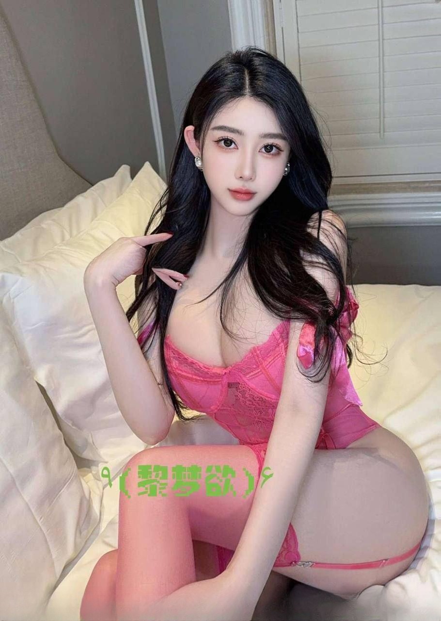 雪白大胸小妹