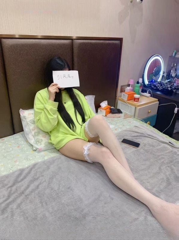 可萝可欲的喵喵姐姐