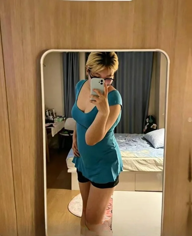 新人妹妹小穴紧水多 图 3