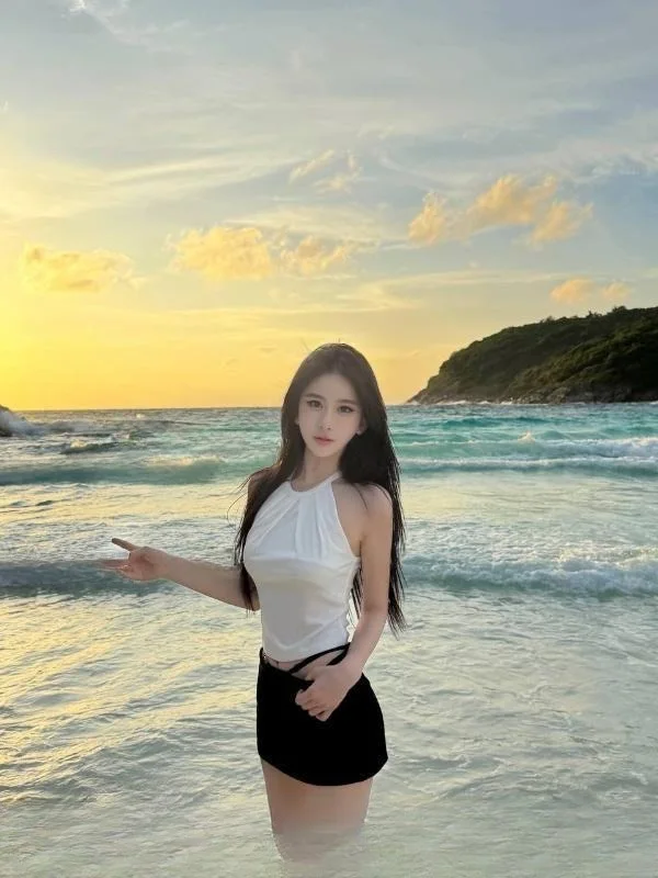 黑丝制服美足御姐cc 图 4