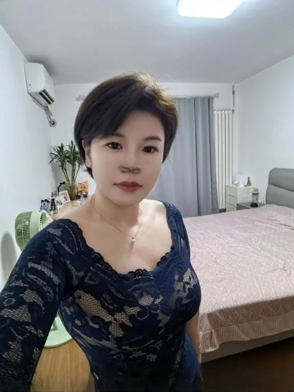 平乐园附近的美少妇