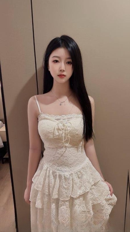 皮肤白嫩颜值嫩妹