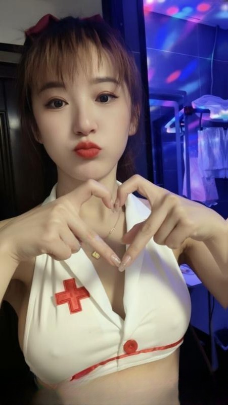 娇小型骚女小艾艾