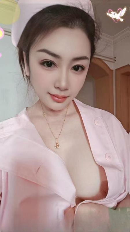 美艳大胸护士御姐 图 3