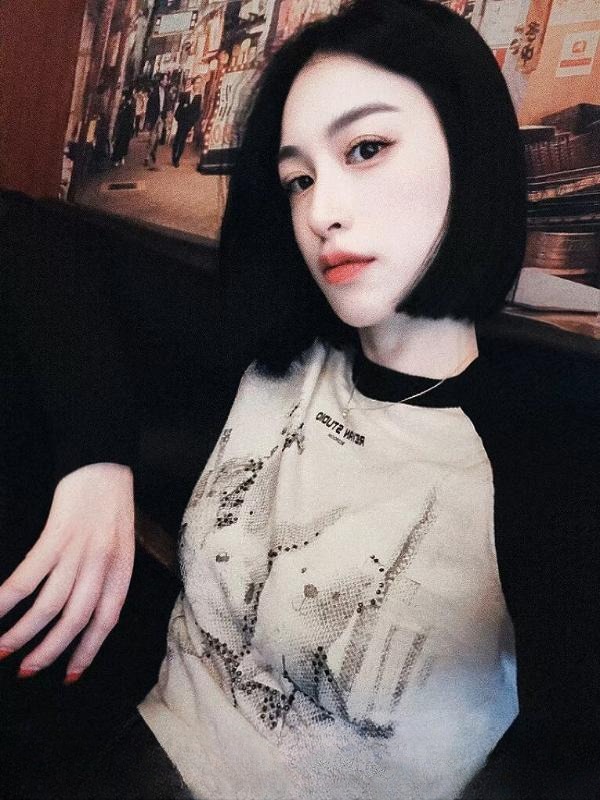 短发气质御姐