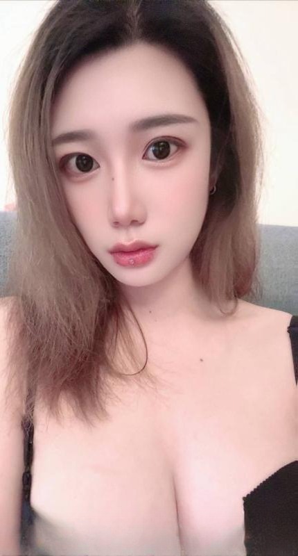 白皙皮肤大胸梦梦