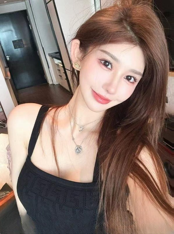 大胸长腿网红款妹妹 图 3